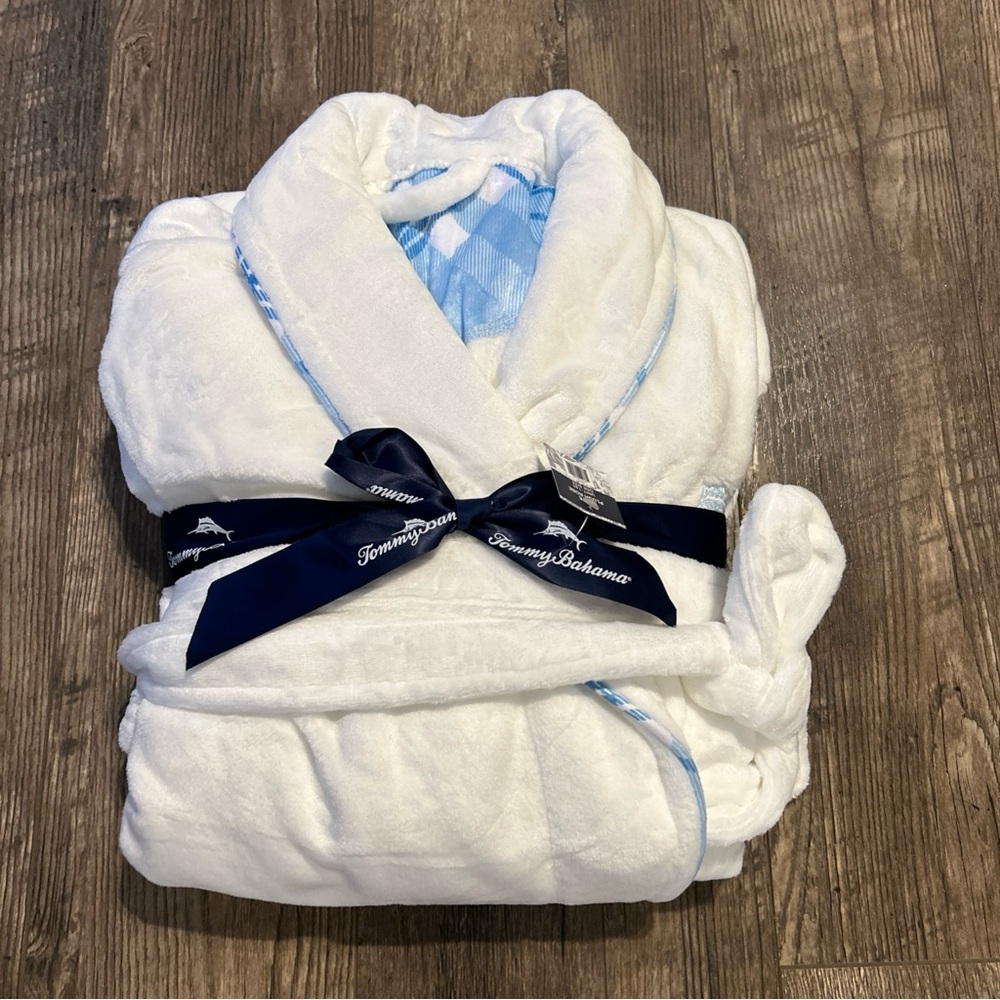 Tommy Bahama White and Blue Robe